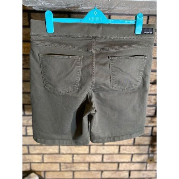 DKNY Jeans Men’s Shorts - Picture 2 of 8